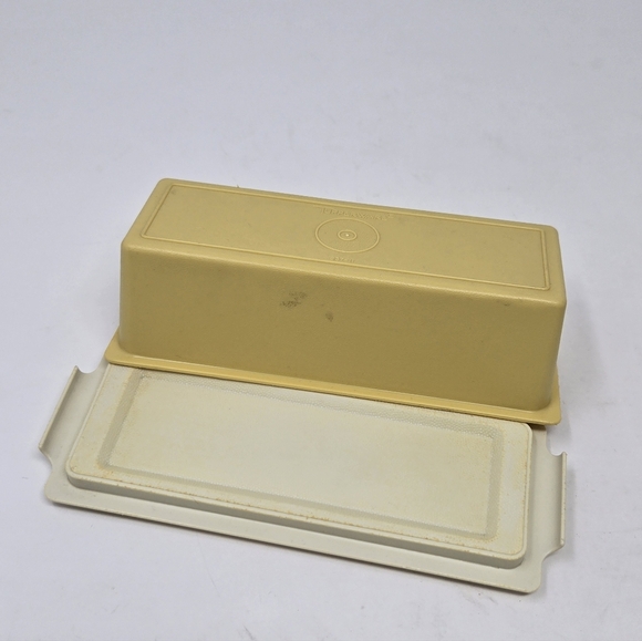 VINTAGE 1970S TUPPERWARE CREAM & SUGAR BUTTER SALT & PEPPER BEIGE HARVEST GOLD - Picture 6 of 16